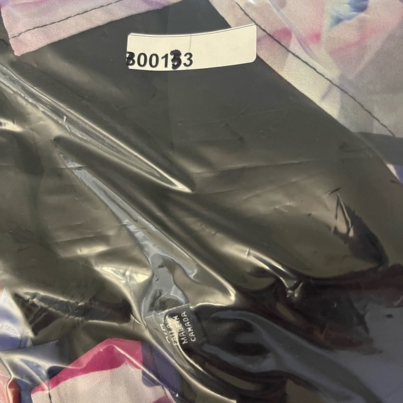 Le Château Abstract Floral Shell Tank Top Made in Canada M - Picture 7 of 7